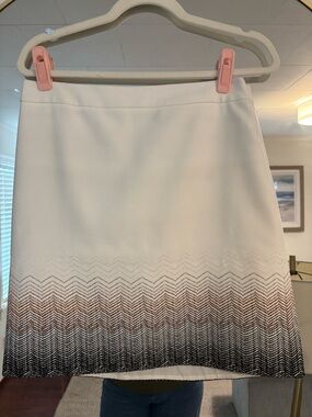 White House Black Market White Ombre Chevron Mini Skirt